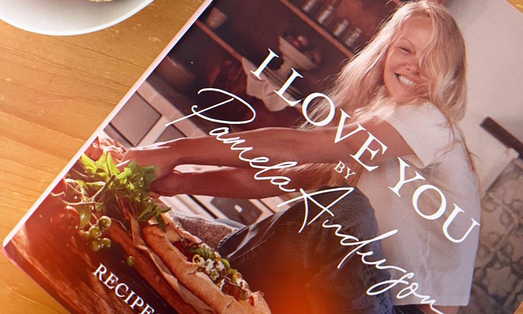 Review of Pamelas Anderson Book 'I love you'